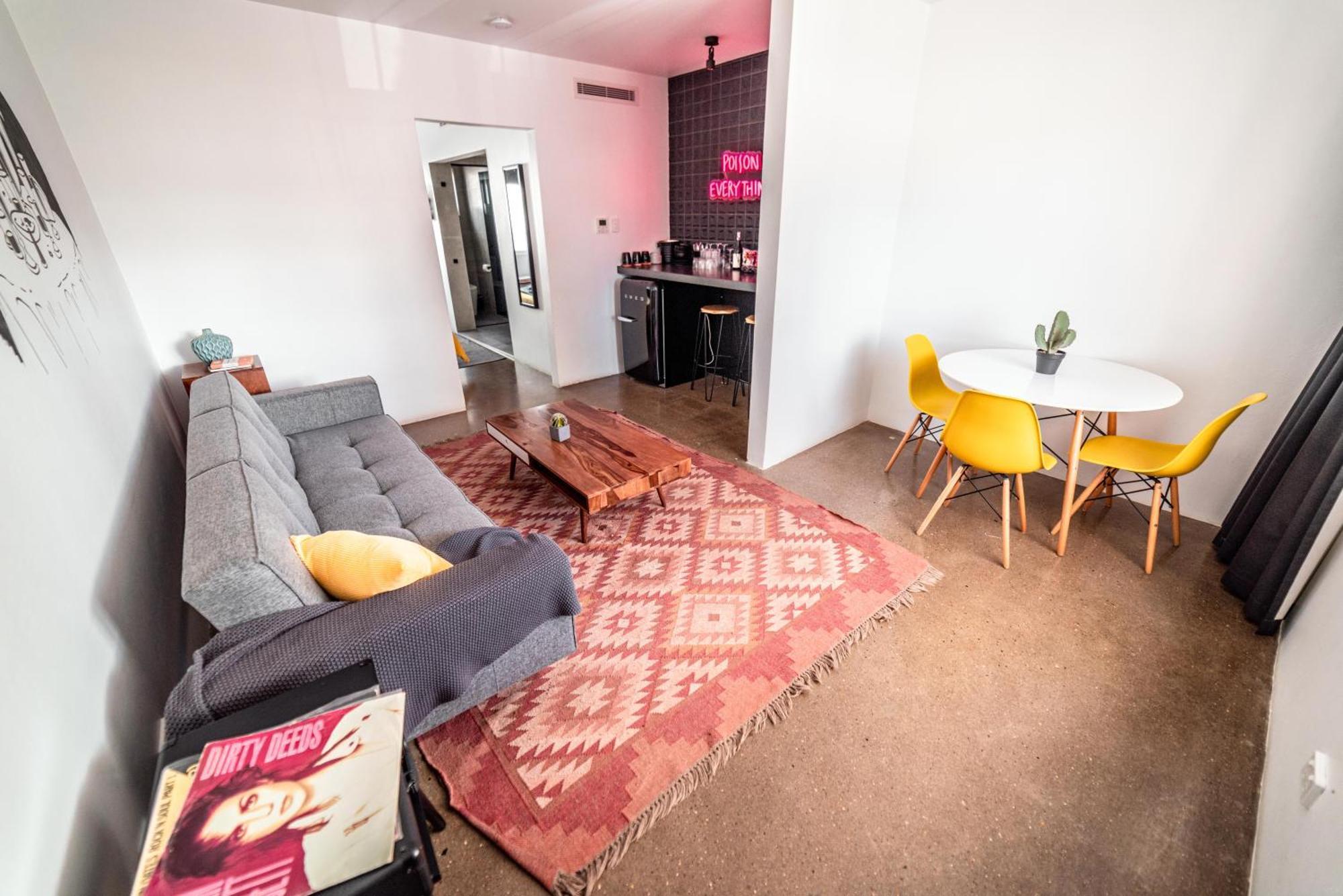 The Pink Hotel Coolangatta Gold Coast Ngoại thất bức ảnh