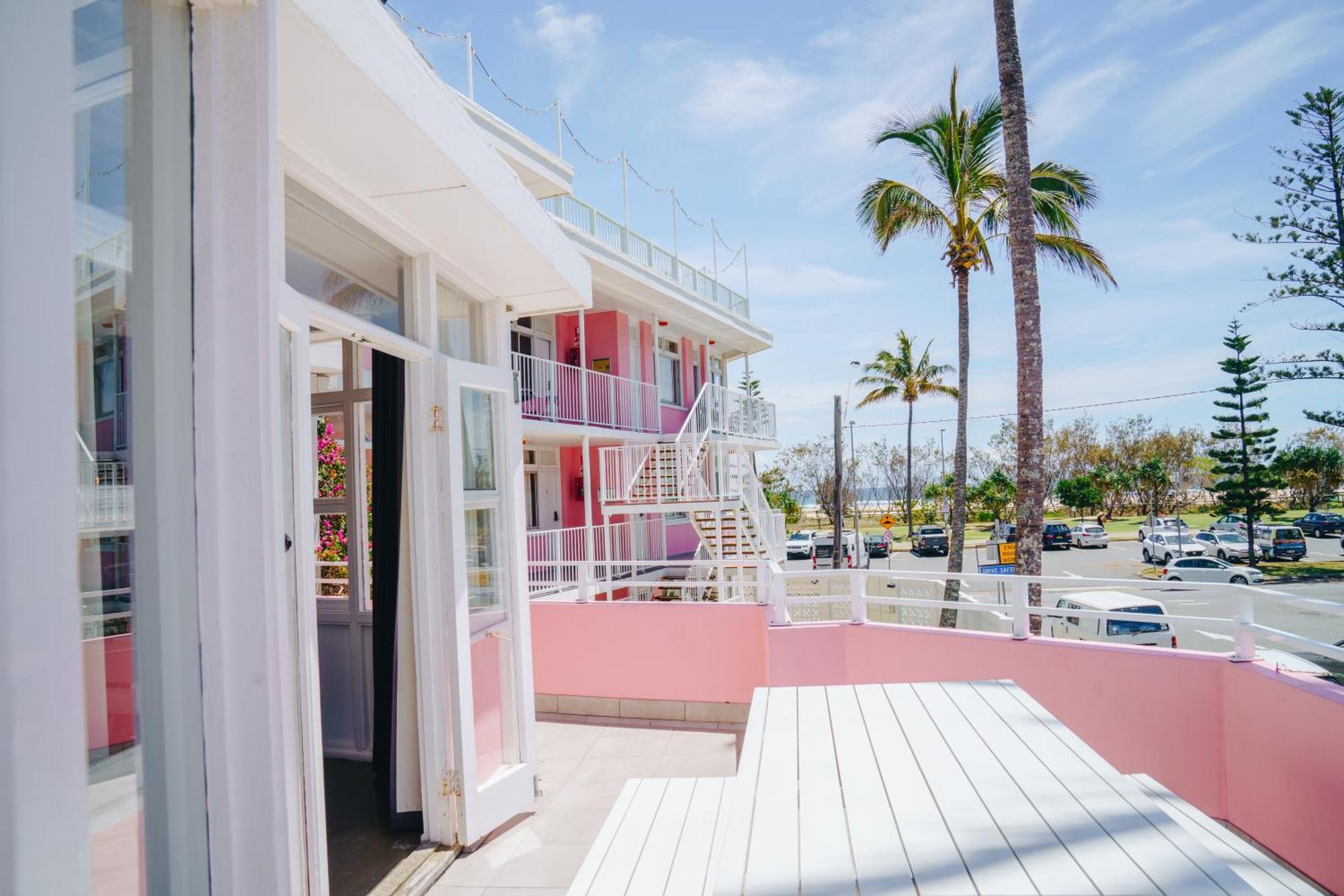 The Pink Hotel Coolangatta Gold Coast Ngoại thất bức ảnh