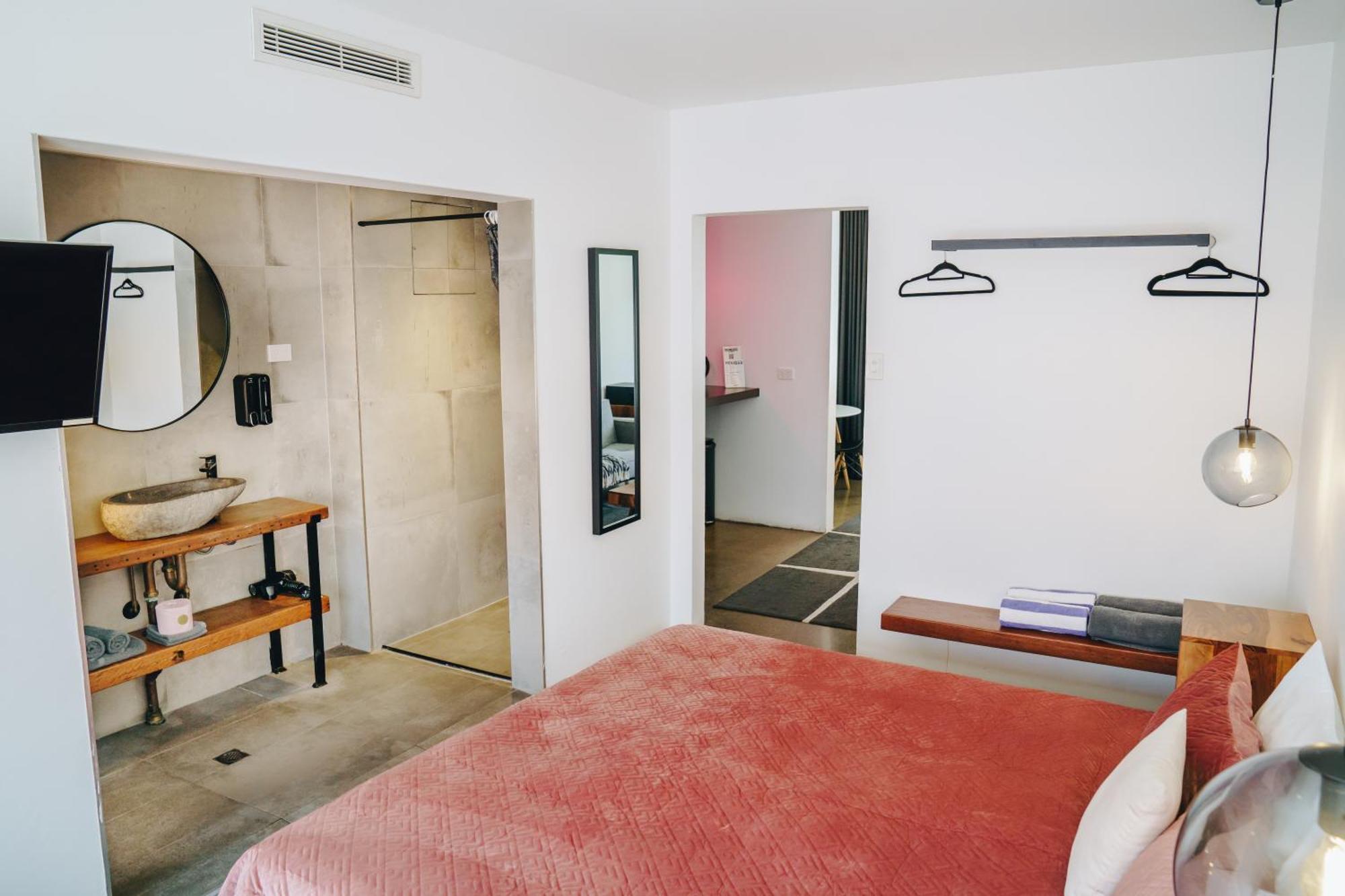 The Pink Hotel Coolangatta Gold Coast Ngoại thất bức ảnh