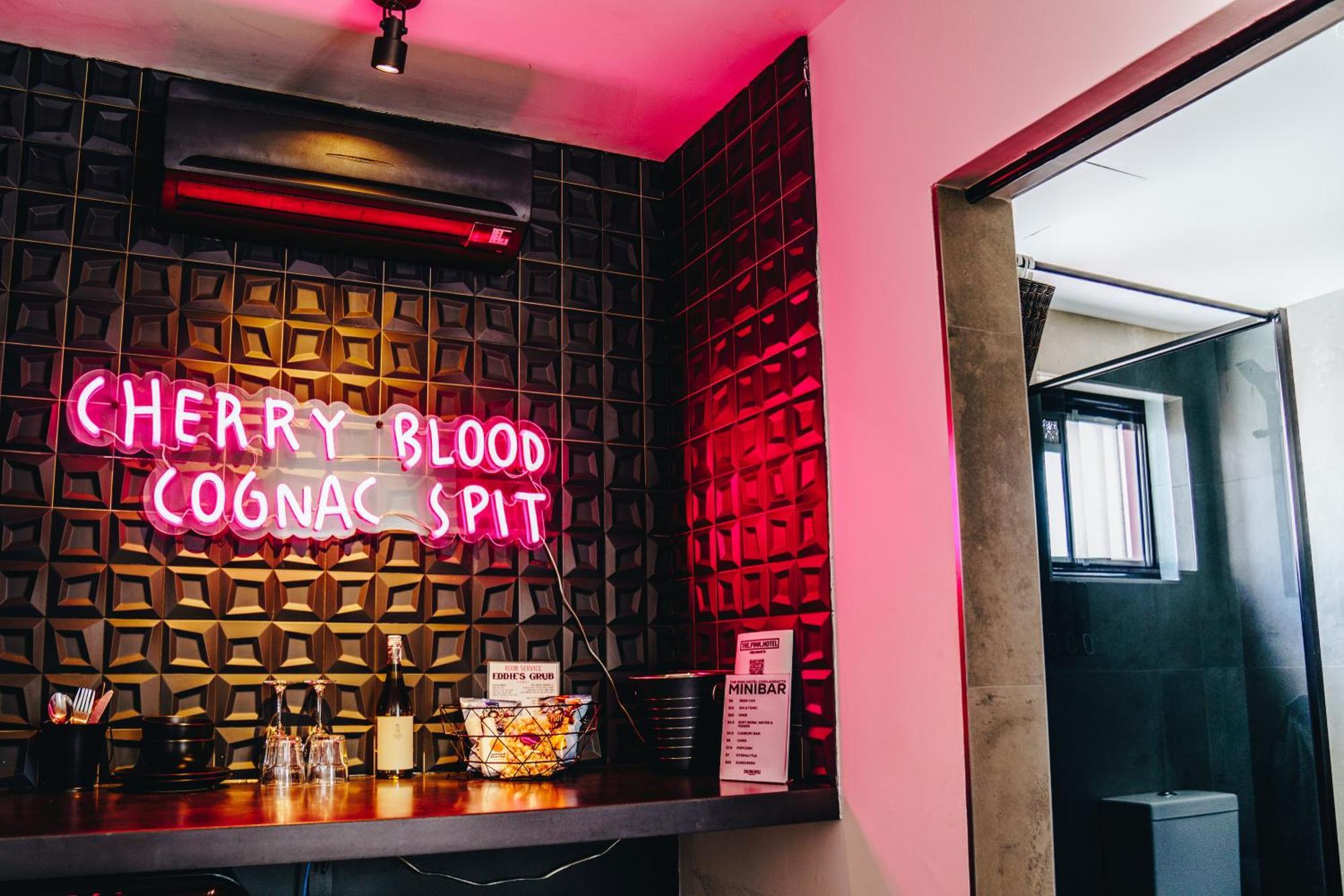 The Pink Hotel Coolangatta Gold Coast Ngoại thất bức ảnh