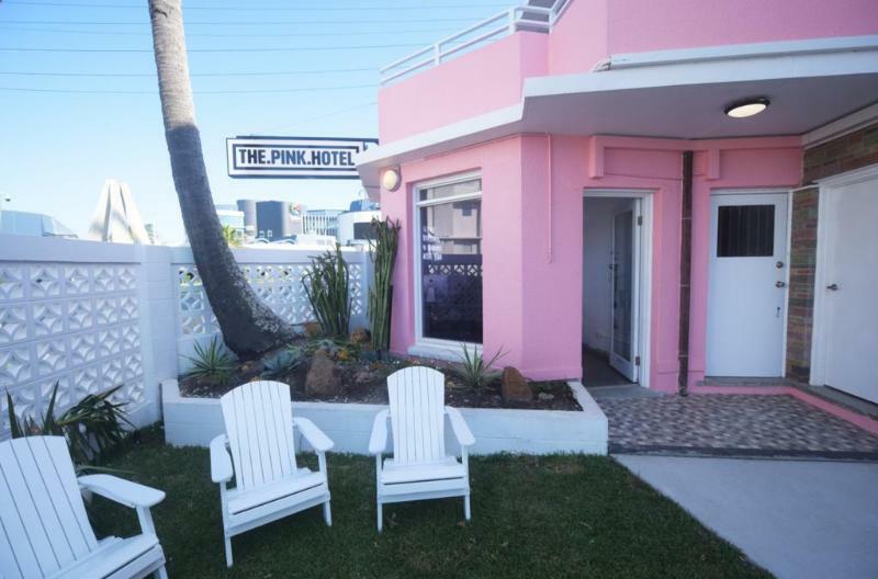 The Pink Hotel Coolangatta Gold Coast Ngoại thất bức ảnh